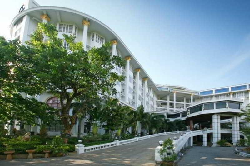 Hermitage Hotel Korat-Sha Nakhonratcsaszima Kültér fotó